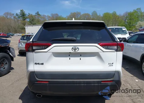 2019 Toyota Rav4 Xle Premium z USA, uszkodzony, nr VIN 2T3A1RFV8KW063483